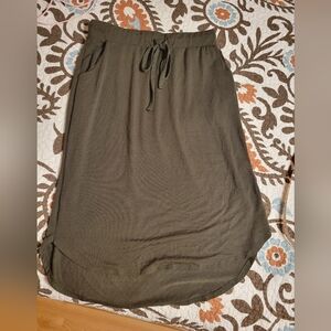 Zenana Outfitters Classic dark olive green A-Line Skirt womens size Large soft